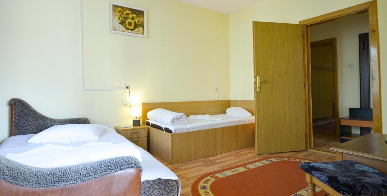 Hotel Decebal Bistrita Екстериор снимка