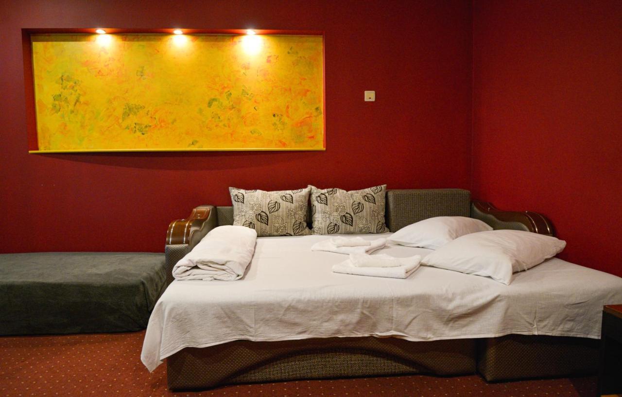 Hotel Decebal Bistrita Екстериор снимка
