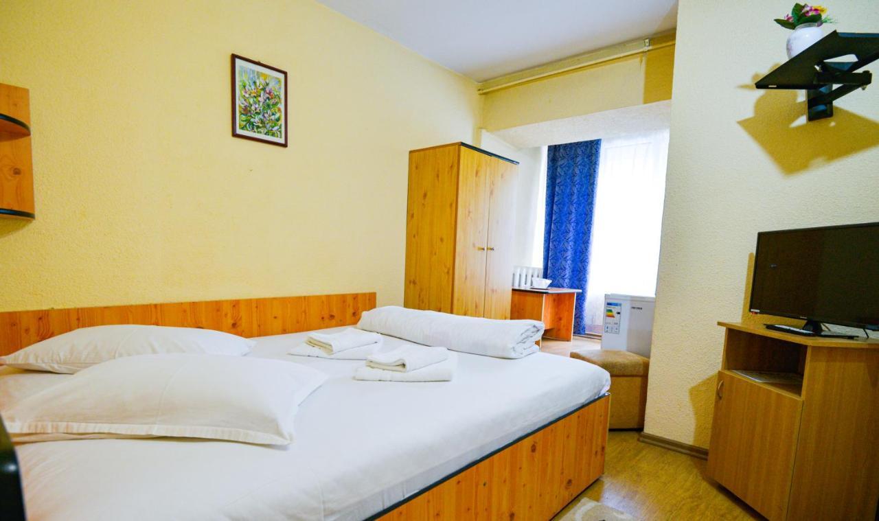 Hotel Decebal Bistrita Екстериор снимка