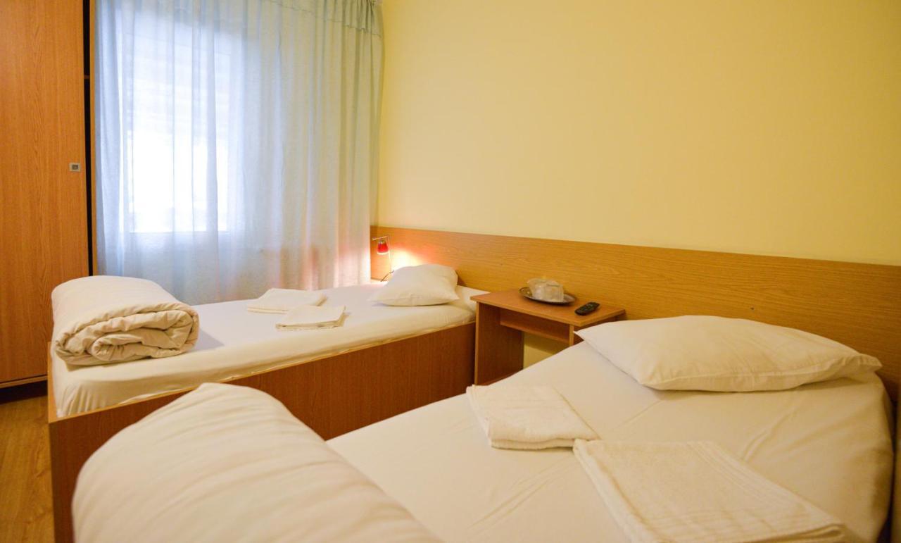 Hotel Decebal Bistrita Екстериор снимка